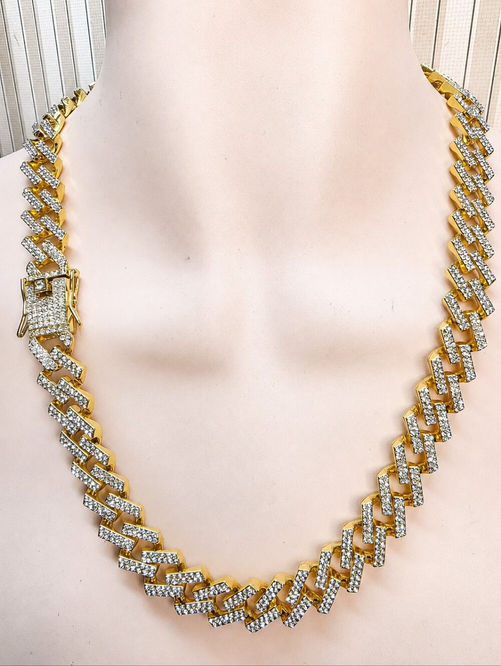 20" Gold Tone Rhinestone Cuban Link Statement Necklace 122g